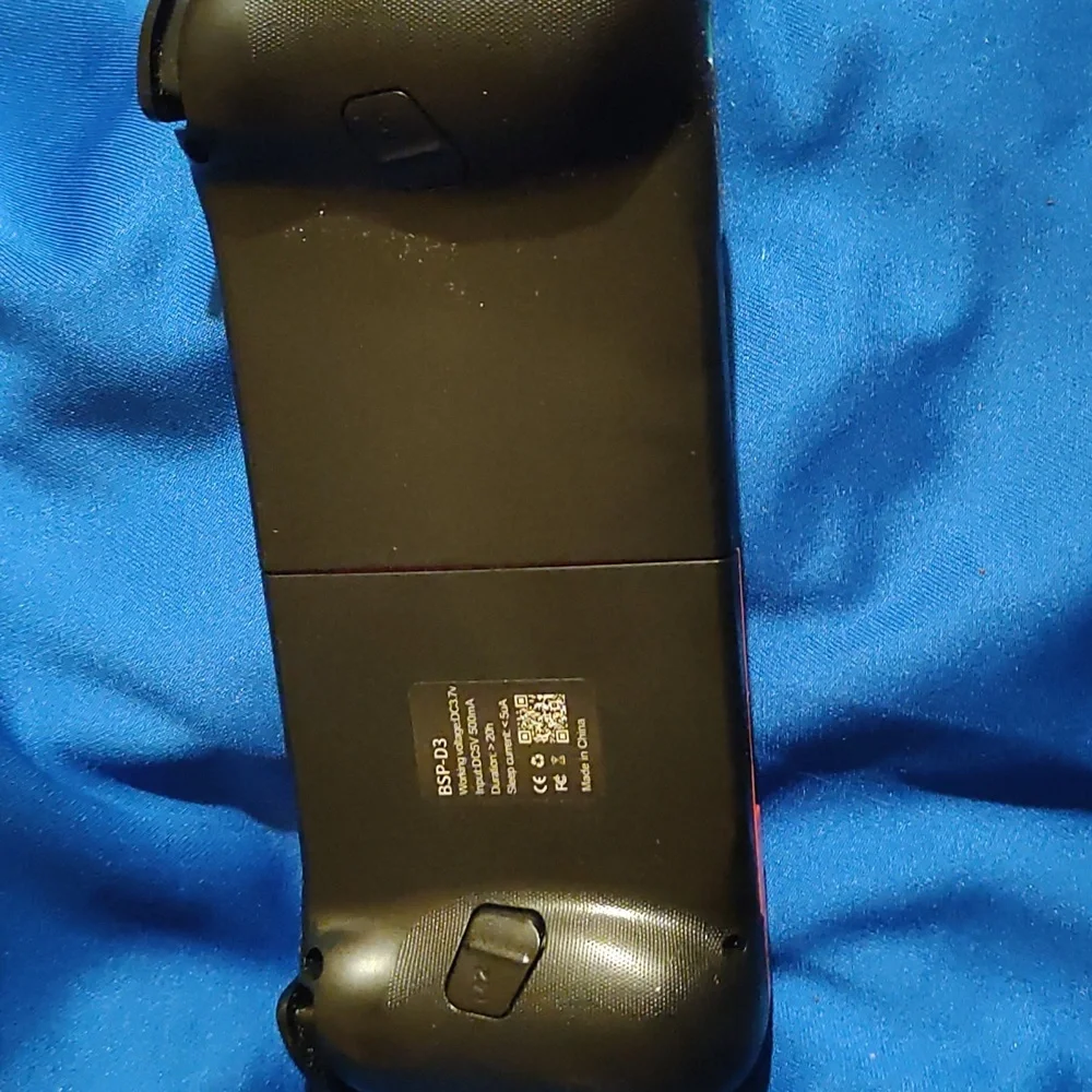 Handheld held gaming phone holder Bluetooth works with all phones and stretches